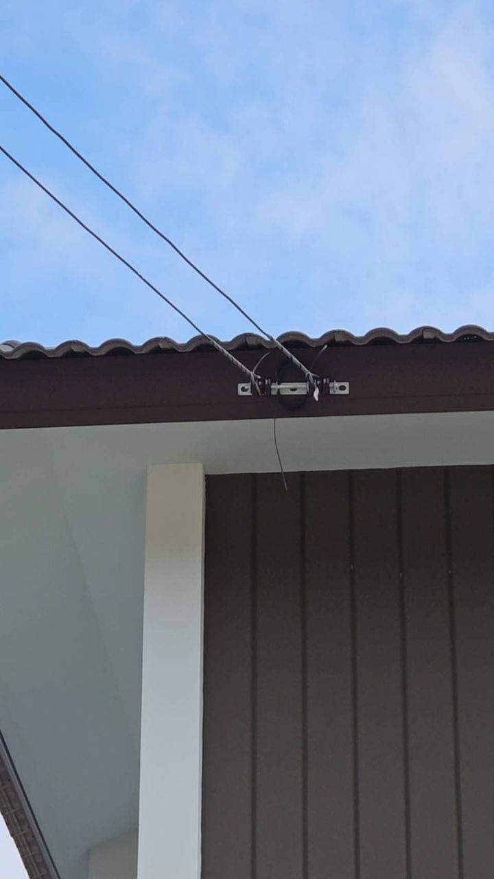 Cable bracket at the eave