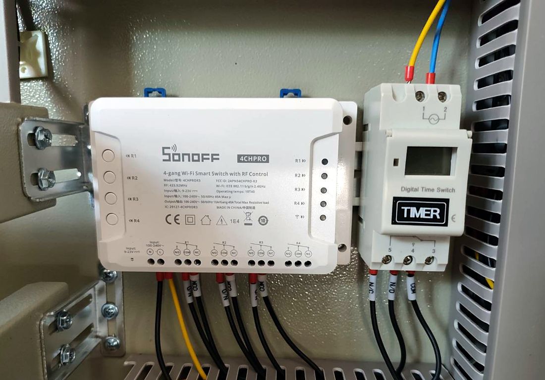 Wi-Fi switch module and digital timer mounted on DIN rail