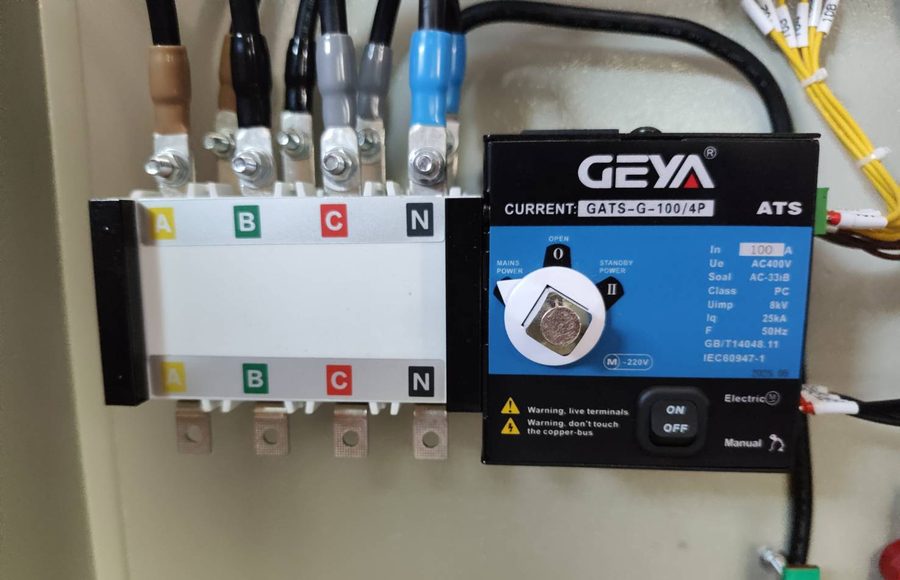 GEYA 4-pole ATS with its own controller, mounted in the changeover board